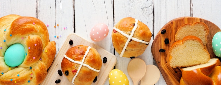 hot cross buns on easter table