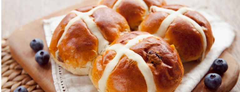 Sourdough hot cross buns recipe image