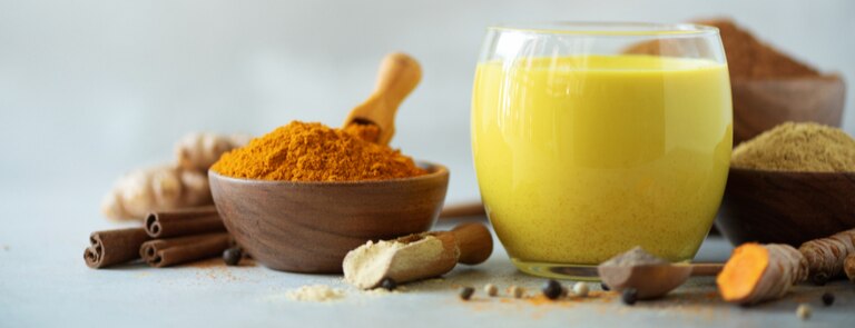 turmeric powder and glass of turmeric black pepper drink