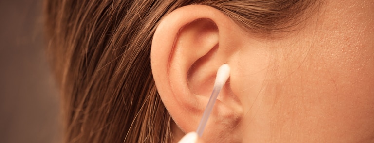 Causes and symptoms of ear wax build up image