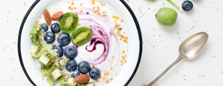 vegan yoghurt breakfast bowl 