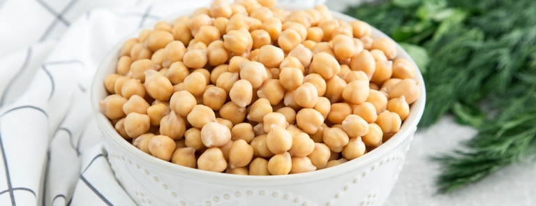 bowl of cooked chickpeas