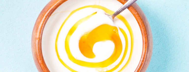 live yoghurt with honey