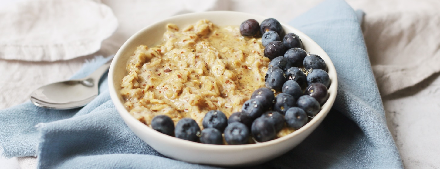 flaxseed porridge oats in breakfast bowl with blueberries