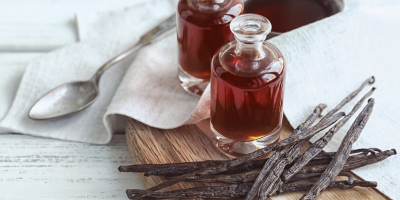 Vanilla oil with stems