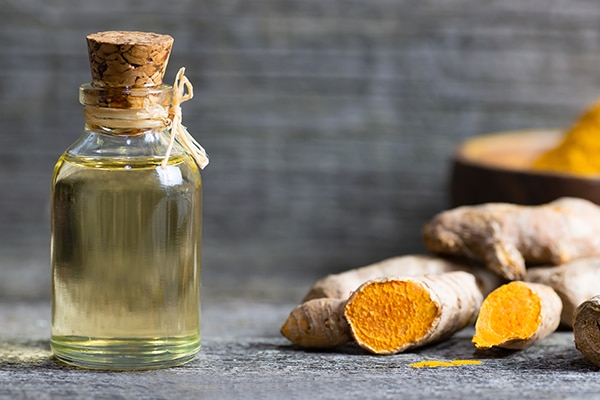 Turmeric oil: Uses and benefits