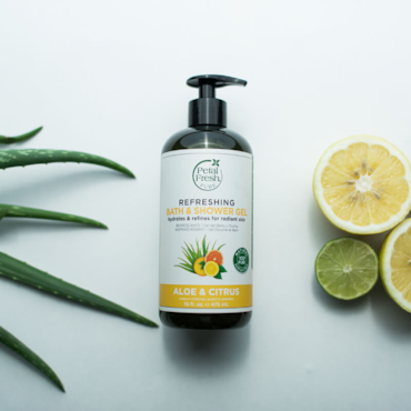 Petal Fresh Refreshing Bath & Shower Gel Aloe & Citrus - 475ml image 2