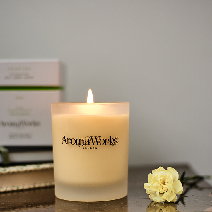 AromaWorks Light Range Candle Mandarin & Vetivert - 220g image 4