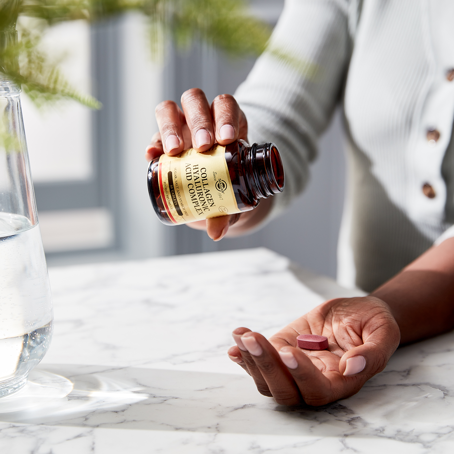 Жігіт үлкен буферлері бар балапанмен сығып, жыныстық қатынасқа түседі Жалаңаш тележүргізушілер эфирде