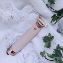 Image 5 for FLAWLESS Nu Razor Foil Lady Shaver - Gold