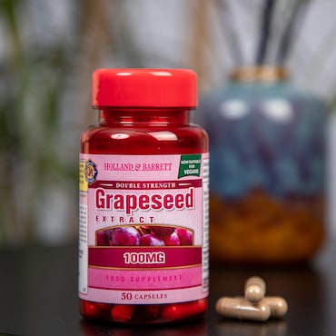 Holland & Barrett Double Strength Grapeseed Extract 100mg 50 Capsules image 5