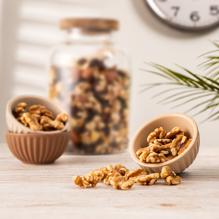 Holland & Barrett Walnut Halves 100g image 3