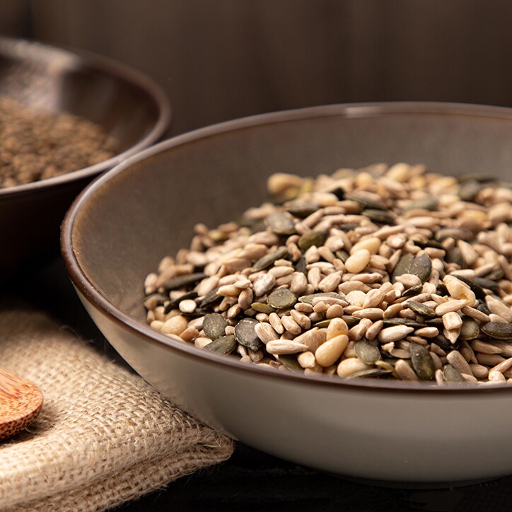Holland & Barrett Seed & Pine Nut Mix 2kg image 2