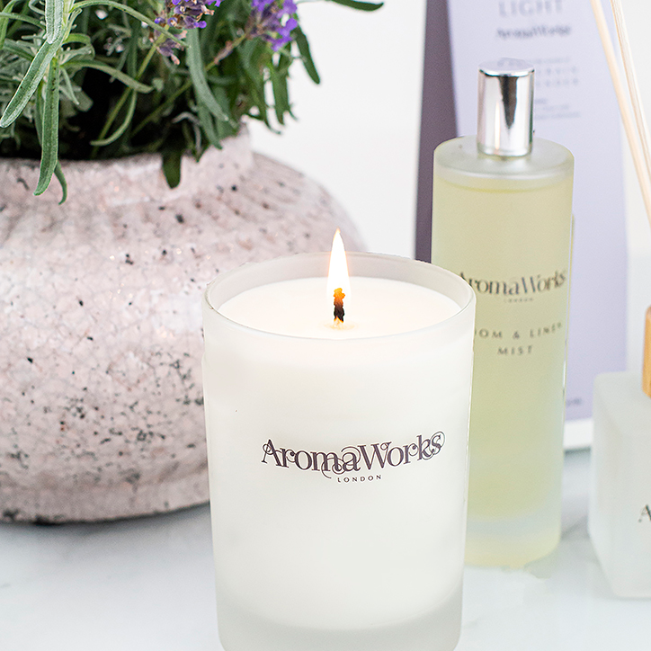 AromaWorks Lavender & Petitgrain Candle 220g image 4