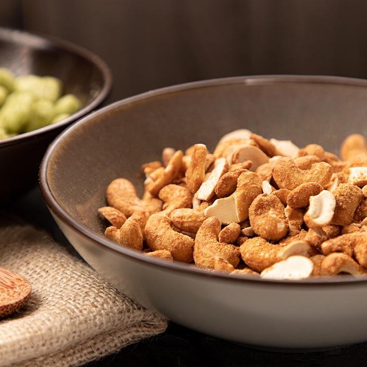 Holland & Barrett BBQ Hickory Cashews 200g image 2