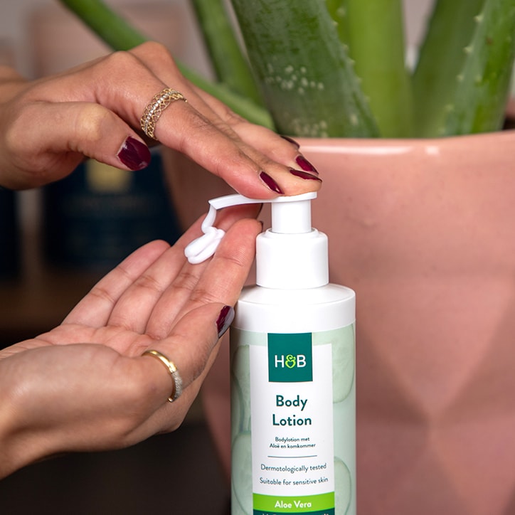 Holland & Barrett Aloe and Cucumber Moisturising Body Lotion image 4