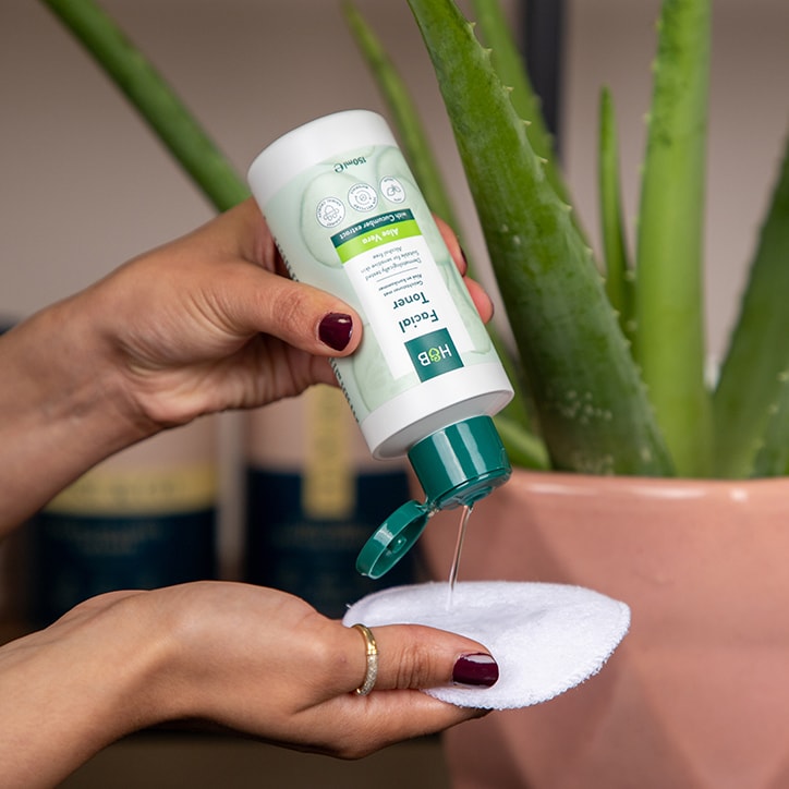 Holland & Barrett Aloe and Cucumber Facial Toner image 3