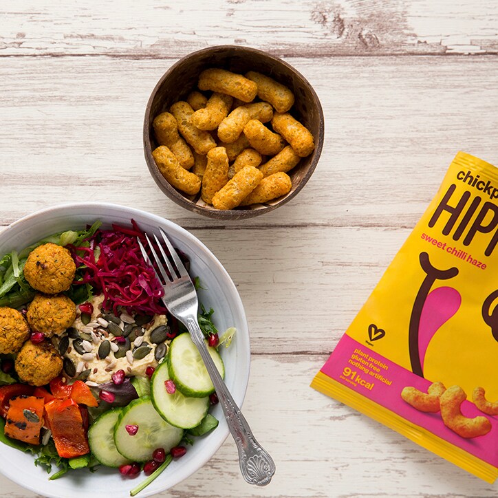 Hippeas Sweet Chilli Haze Chickpea Puff Snacks 22g image 5