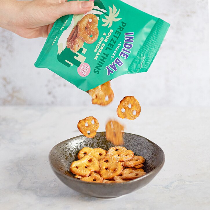 Indie Bay Snacks Pretzel Thins Sour Cream & Onion 24g image 3
