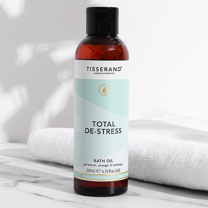 Total De-Stress Bath Oil 200ml image 2