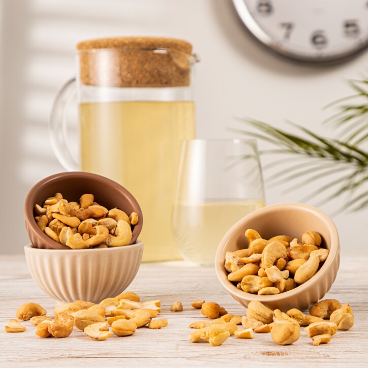 Holland & Barrett Roasted & Salted Cashew Nuts 200g image 3