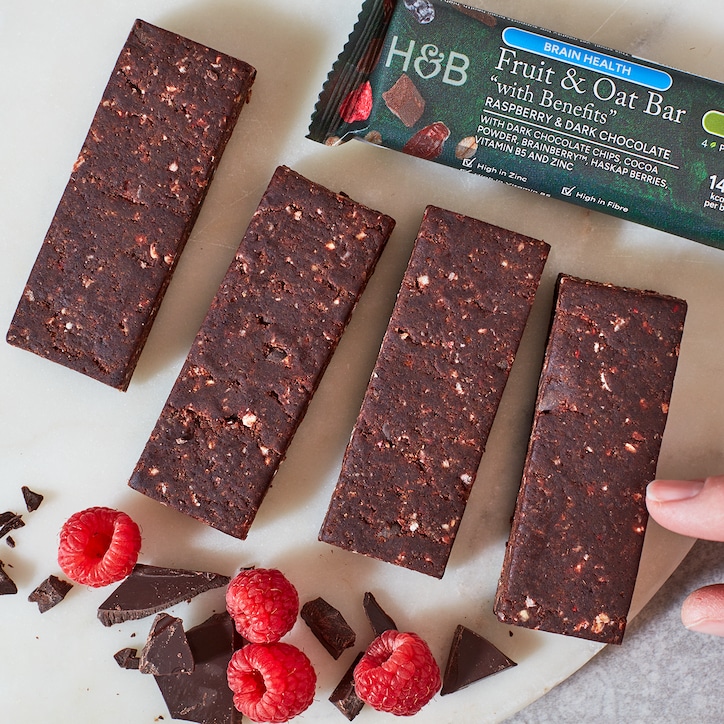 Brain Health Raspberry & Dark Chocolate Fruit & Oat Bar 40g image 5