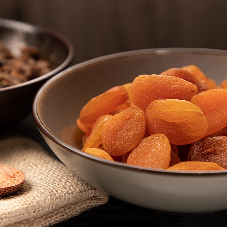 Holland & Barrett Whole Pitted Apricots 2kg image 2