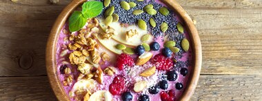 Healthy smoothie breakfast bowl