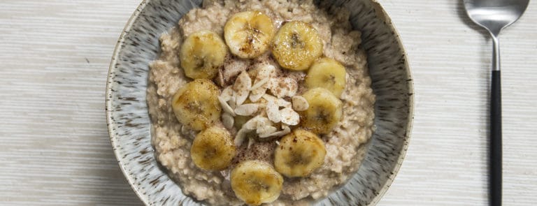 Peanut butter porridge with banana slices image