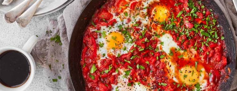 Turkish eggs with tomatoes, peppers and chilli