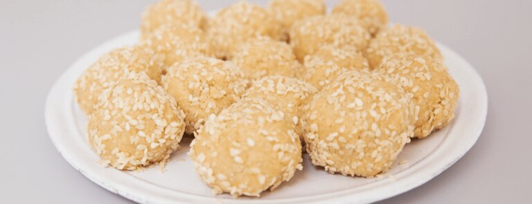 Lottie Murphys' Tahini and Manuka Honey Snack Balls