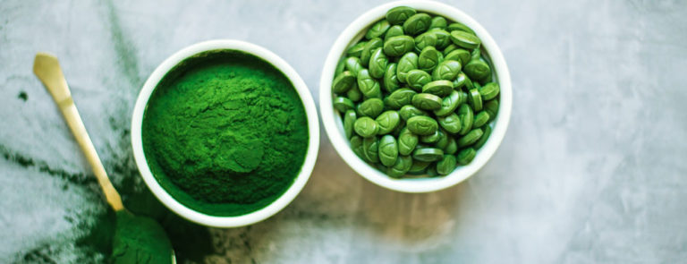 spirulina powder and capsules