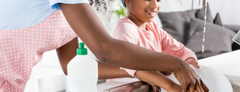 Common Dermatitis triggers: washing up liquid, mother and daughter washing up