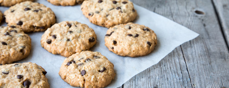 healthy oatmeal and chocolate chip cookies